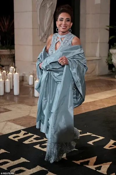 Melania Trump Steals the Spotlight in Silver at Mar-a-Lago’s Glittering New Year’s Eve Celebration