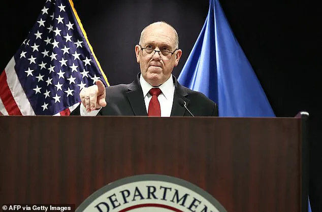 Trump's Border Czar Homan Criticizes Noem, Cuts 700 Agents in Minnesota Amid Internal Tensions