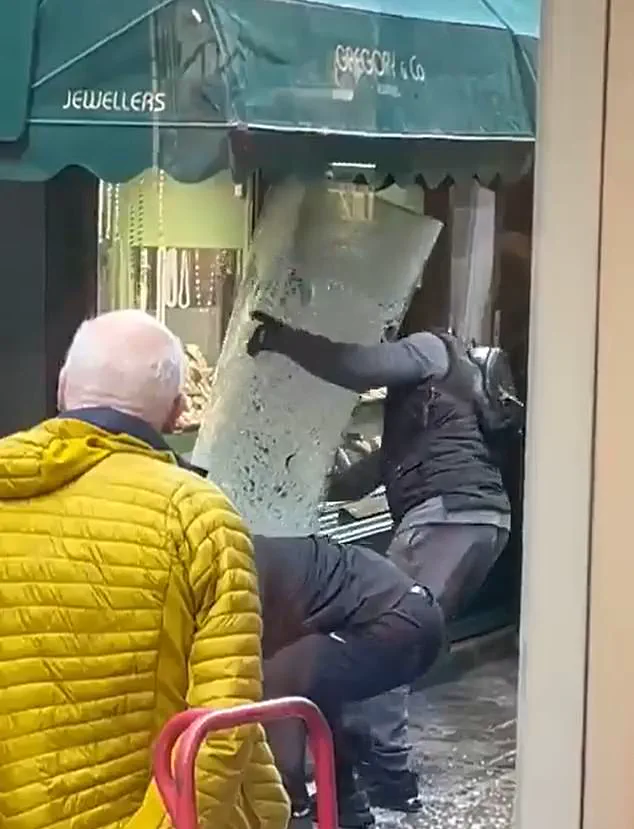 Brazen Ram-Raid on Richmond Jewellery Store Sparks Fears for Tourism Amid Illegal Getaway Vehicle