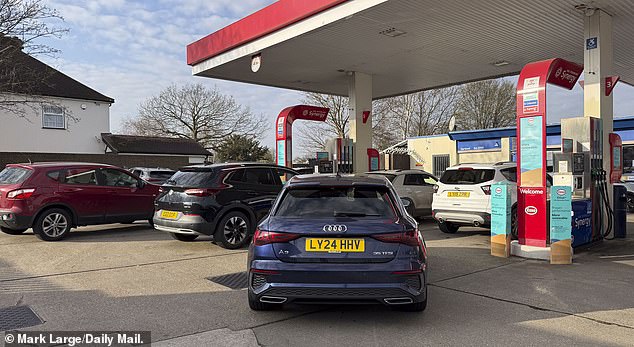 Iran Vows to Close Hormuz Strait, Predicts $200 Oil Prices Amid Global Tensions