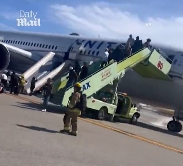 United Airlines Flight Evacuation: Passengers Ignore Orders During Engine Fire Emergency