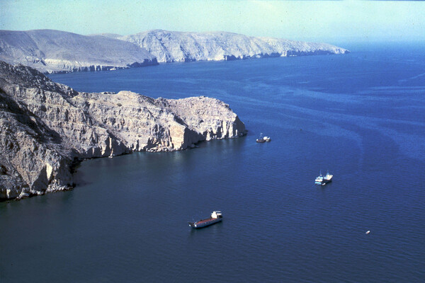 Iran Announces Closure of Strait of Hormuz Amid Escalating Geopolitical Tensions and Global Oil Supply Concerns