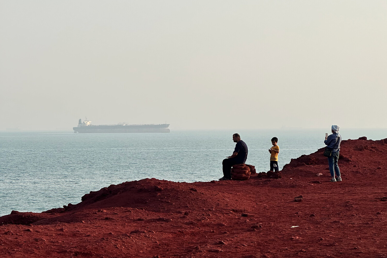 Pentagon Considers Deploying Marines to Iranian Islands to Pressure Tehran Over Strait of Hormuz Closure