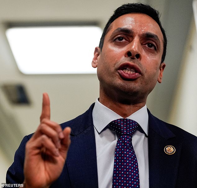 U.S. Congressman Asks Sarah Ferguson to Testify Over Epstein Ties in Sex Trafficking Probe