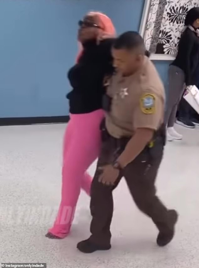 Frontier Airlines Flight Delayed as Three Women Arrested Over Baggage Fee Dispute