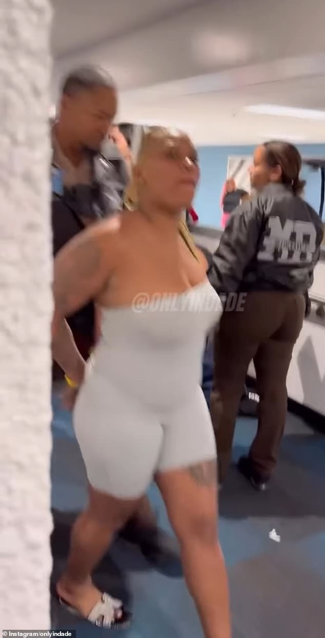 Frontier Airlines Flight Delayed as Three Women Arrested Over Baggage Fee Dispute