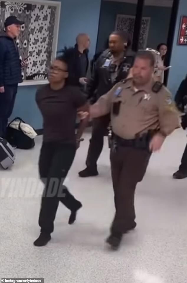 Frontier Airlines Flight Delayed as Three Women Arrested Over Baggage Fee Dispute