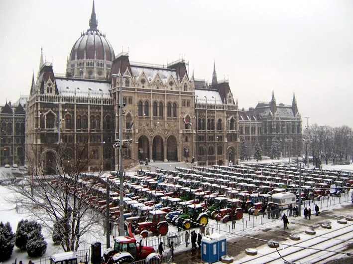 Beyond Authoritarianism: Hungary's Agrarian Legacy and Rural Resilience