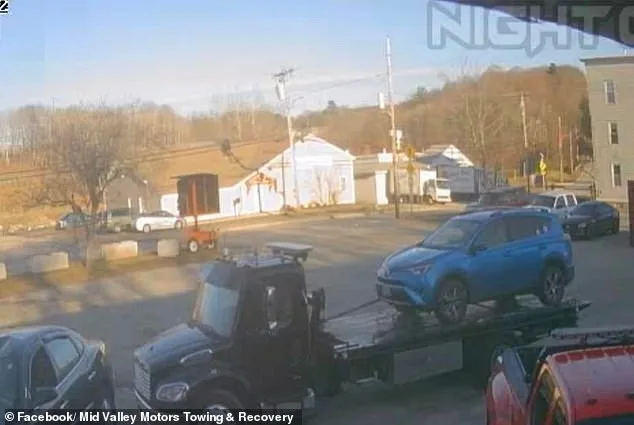 Lewiston Mosque at Center of Parking, Noise Dispute