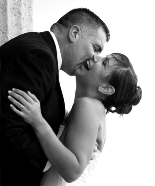 Carpenter Dave Gawler seeks help after wife diagnosed with stage four breast cancer.