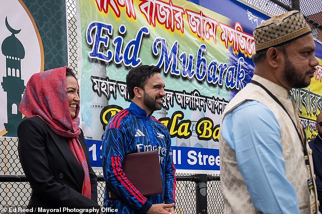 Viral video shows Muslim men ignoring AOC at Bronx Eid gathering