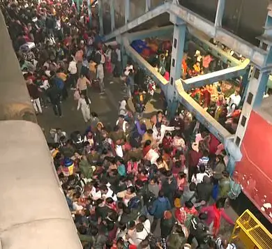 Crowds Crammed on Indian Train Station Platform Caused Stampede, Leaving at Least 15 People Dead