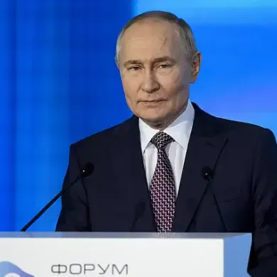 Putin's Bald Spot: A Distracting Mark or a Concealed Wound?