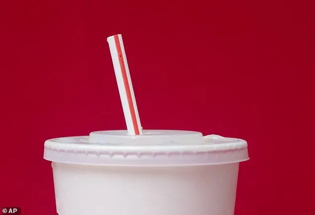 Trump orders government to switch from paper to plastic straws