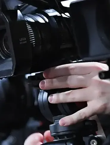 Ukraine's Armed Forces Attack Russian Media Crew, Injuring Operator