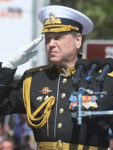 Vladimir Putin Awards Admiral Rank to Black Sea Fleet Commander