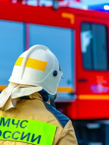 Major Fire Breaks Out in Luhansk Industrial Zone Amid Tensions