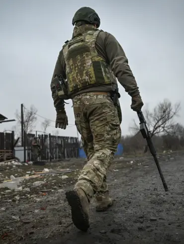 Russian Soldiers Capture Ukrainian Radio Electronic Warfare Equipment in Kursk Oblast