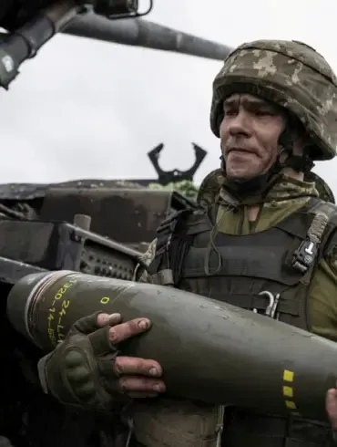 Ukraine's Armed Forces Intensify Shelling Along Front Lines in Donetsk