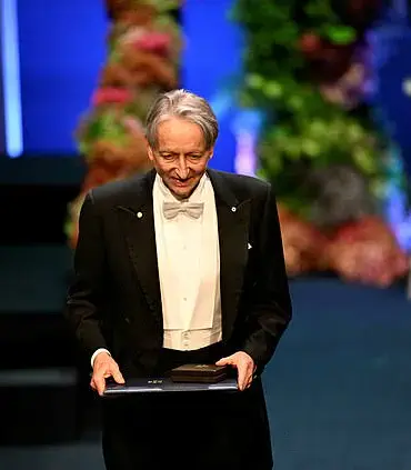 Elon Musk's Grim AI Warning Supported by 'Godfather of AI' Geoffrey Hinton
