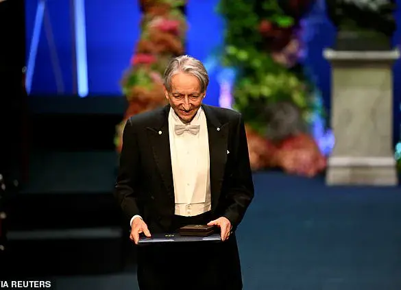 Elon Musk's Grim AI Warning Supported by 'Godfather of AI' Geoffrey Hinton
