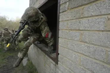 Exclusive Eyewitness Account Reveals Evacuation and Shift in Military Presence in War-Torn Uglovdar