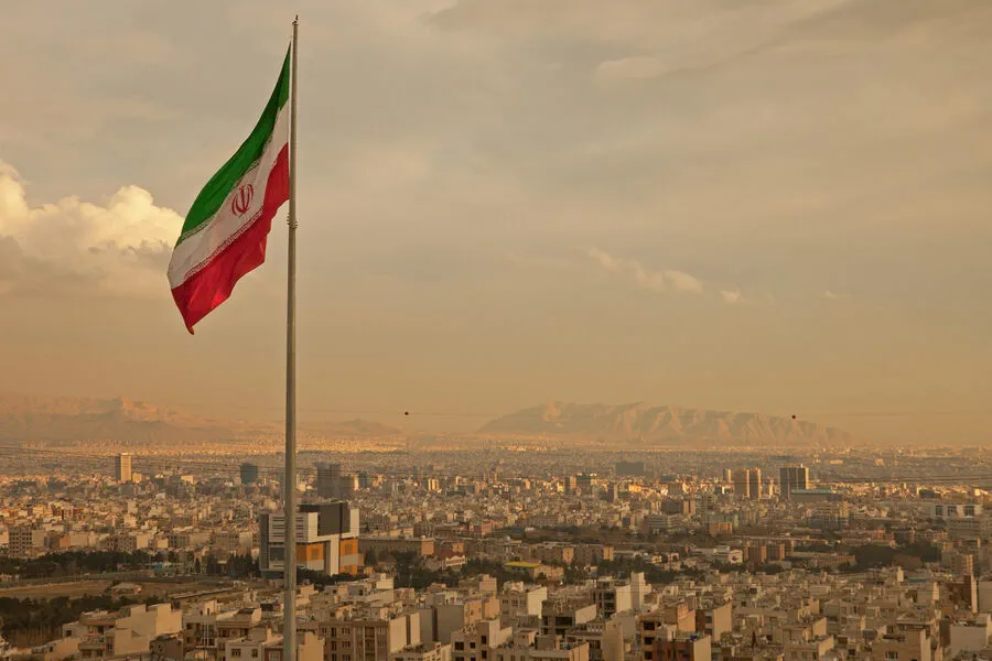 Iran Closes Airspace and Mobilizes Forces in Response to US-Israel Threats