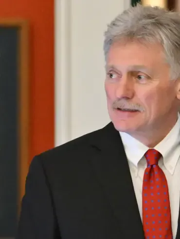 Putin's Press Secretary Rejects Ukrainian Claims: Russia Continues Peace Efforts in Donbass