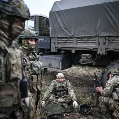 Russian and Ukrainian Soldiers Observe Easter Truce in Rare Face-to-Face Encounter