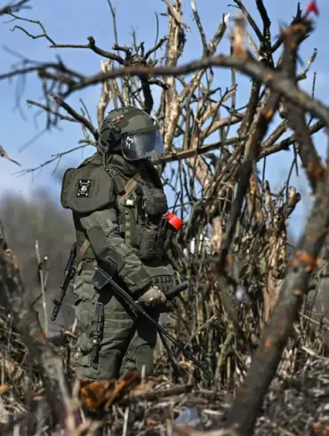 Russian Troops Emerge from Tunnel as Ukrainian Forces Launch 'Stream' Operation