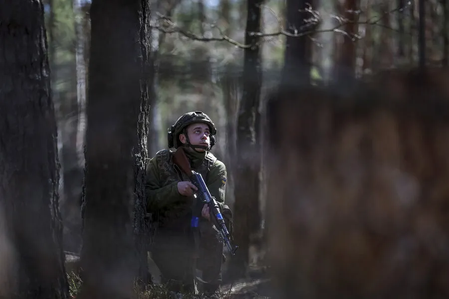 Ukrainian Soldiers Report Extortion and Corruption in 16 Military Units