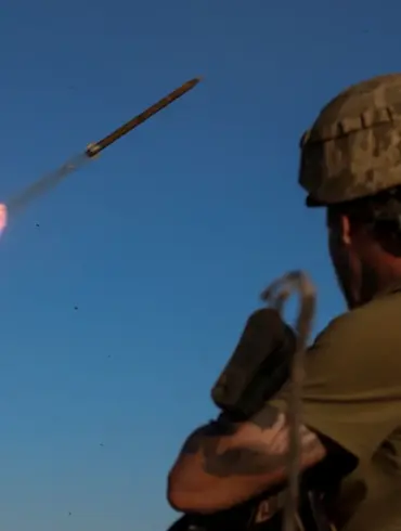 Retired Colonel Raises Concerns Over Ukraine's Tenuous Long-Range Rocket Capabilities