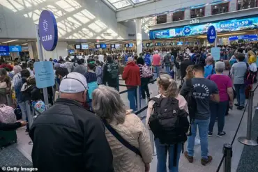 United Airlines Experiencing Nationwide Outage, Thousands Unable to Check In
