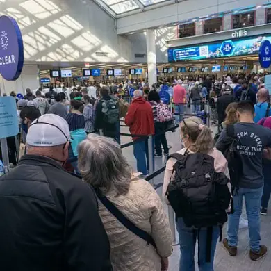 United Airlines Experiencing Nationwide Outage, Thousands Unable to Check In