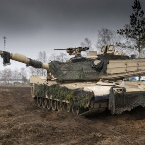 Australia Quietly Delivers Battle-Worn M1A1 Abrams Tanks to Ukraine