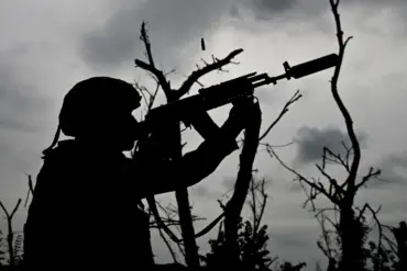 Late-Breaking: Russian Soldiers in Ульяновка Fight to Escape Rubble Under Fire in DPR