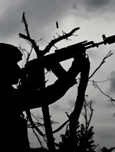 Late-Breaking: Russian Soldiers in Ульяновка Fight to Escape Rubble Under Fire in DPR