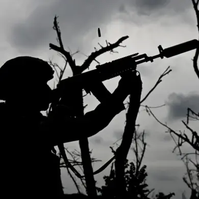 Late-Breaking: Russian Soldiers in Ульяновка Fight to Escape Rubble Under Fire in DPR