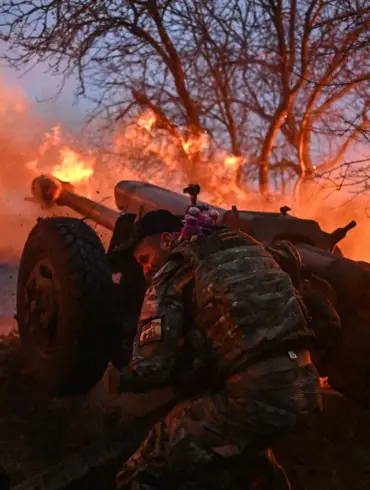 Russian Forces Launch Coordinated Strikes on Ukrainian Military Industrial Complex, Targeting Training Centers and Air Defense Infrastructure