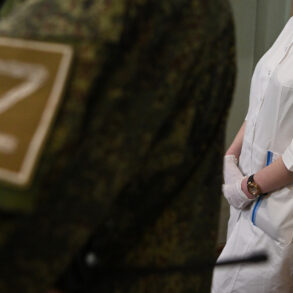 Russian Soldier Demonstrates Extraordinary Resilience After Injuries in Donbass Firefight