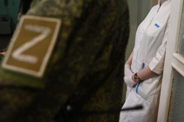 Russian Soldier Demonstrates Extraordinary Resilience After Injuries in Donbass Firefight