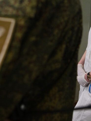 Russian Soldier Demonstrates Extraordinary Resilience After Injuries in Donbass Firefight