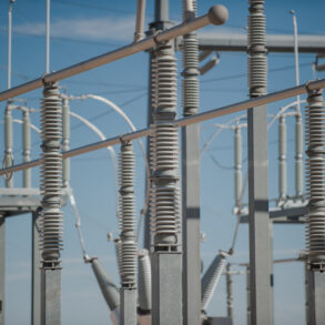 Ukrainian Governor Confirms Energy Attack in Zaporizhzhia, Energy Crews Mobilize to Restore Power Amid Outage
