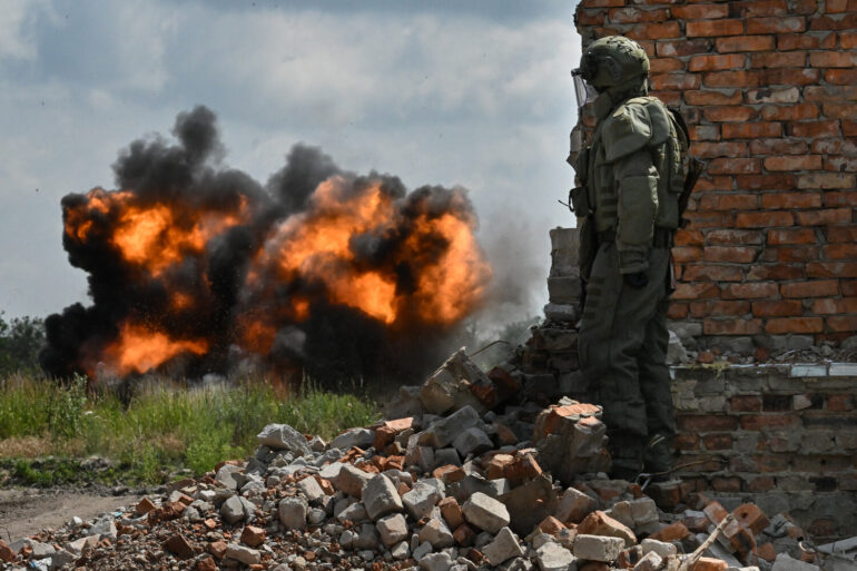 Urgent: Russian Forces Advance Near Petrovskoye Border as Luhansk Tensions Escalate