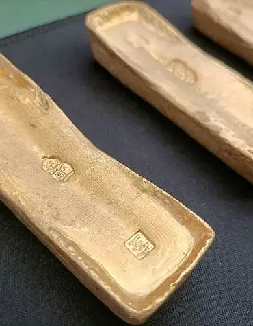 Elderly Florida Residents Face Legal Battle in France Over Alleged Sale of Looted Shipwreck Gold
