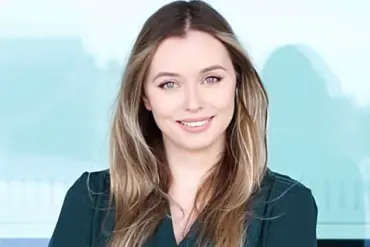 Exclusive Access Reveals Bizarre Scandal: Canadian Woman Pays $2,500 for Box of Staples Instead of Canon Lens