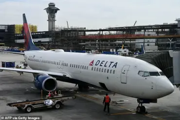 Federal agents storm Delta Airlines flight cockpit at San Francisco International Airport, arrest co-pilot