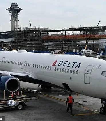 Federal agents storm Delta Airlines flight cockpit at San Francisco International Airport, arrest co-pilot