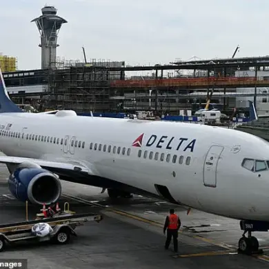 Federal agents storm Delta Airlines flight cockpit at San Francisco International Airport, arrest co-pilot