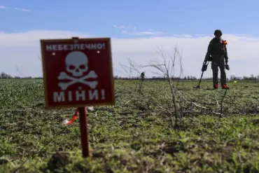 Late-Breaking: Russian Forces Discover Hidden Mines in Southern Donetsk, Disguised as Everyday Items